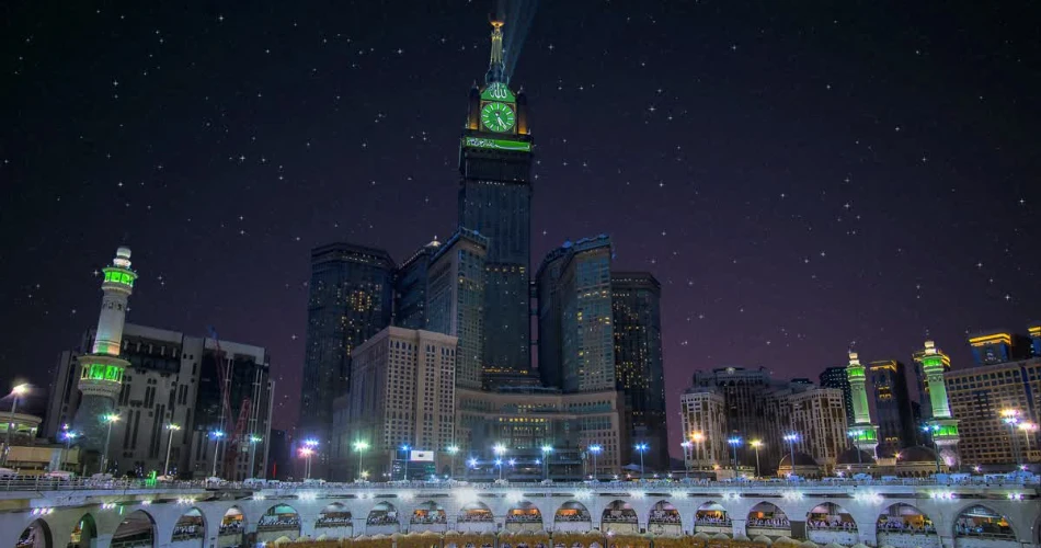 Experiencing the Night in Makkah: Peace, Prayer & Lights
