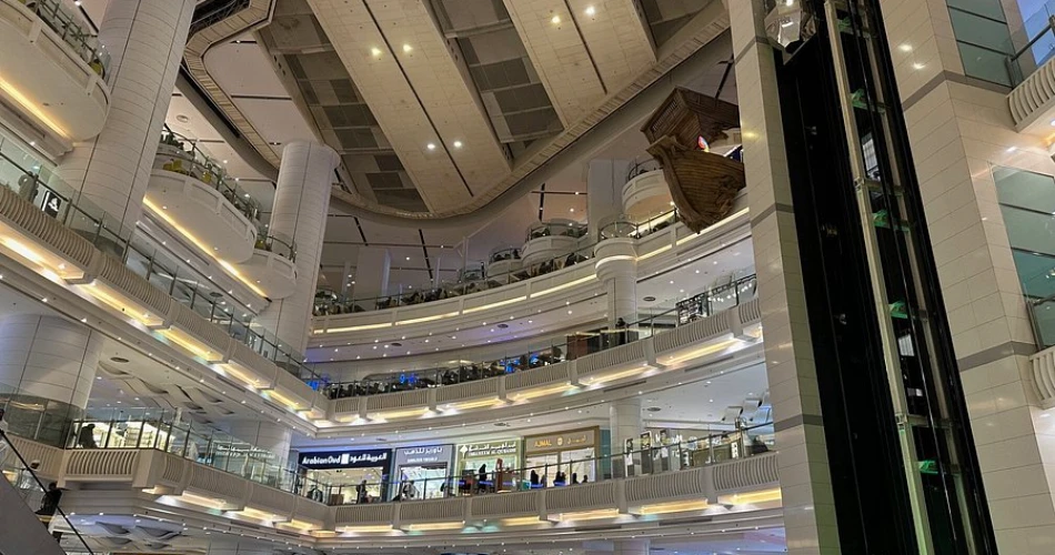 Experiencing the Night in Makkah: Peace, Prayer & Lights