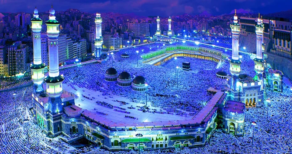 Experiencing the Night in Makkah: Peace, Prayer & Lights