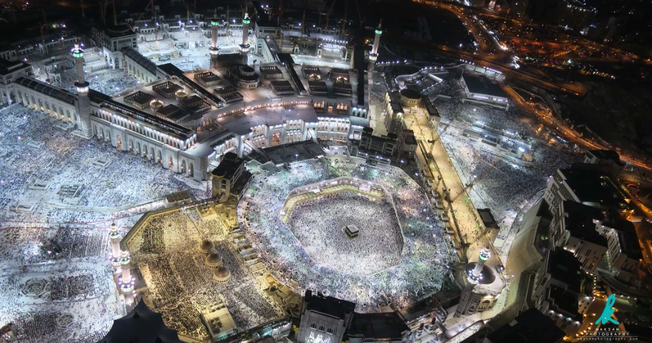 Experiencing the Night in Makkah: Peace, Prayer & Lights